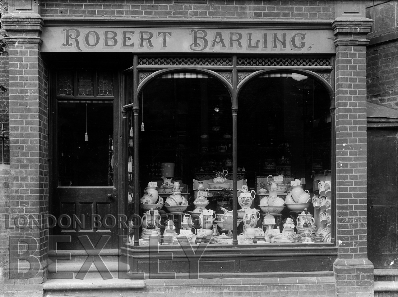 DEW170 Shop Front Of Robert Barling Furnishers Chinaware 