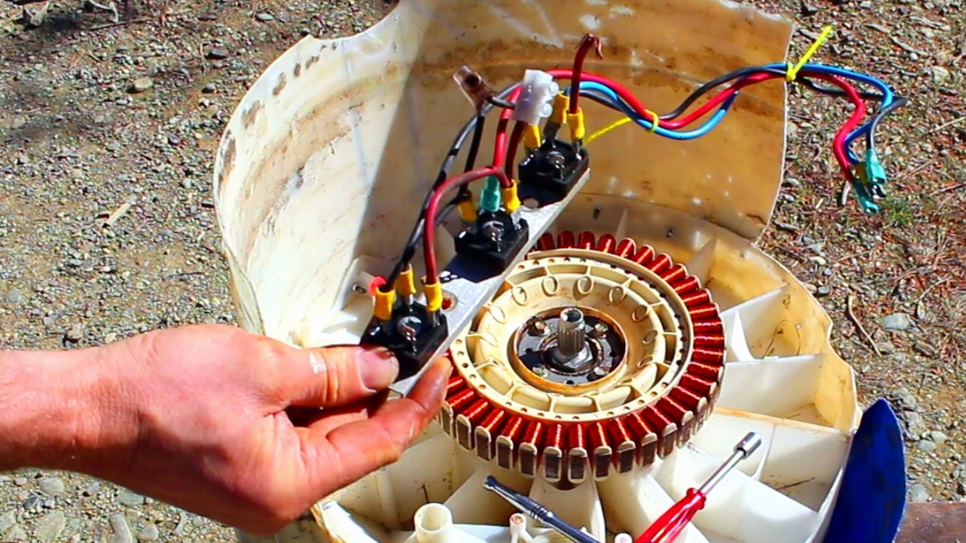 How To Make A Water powered Generator Out Of An Old 