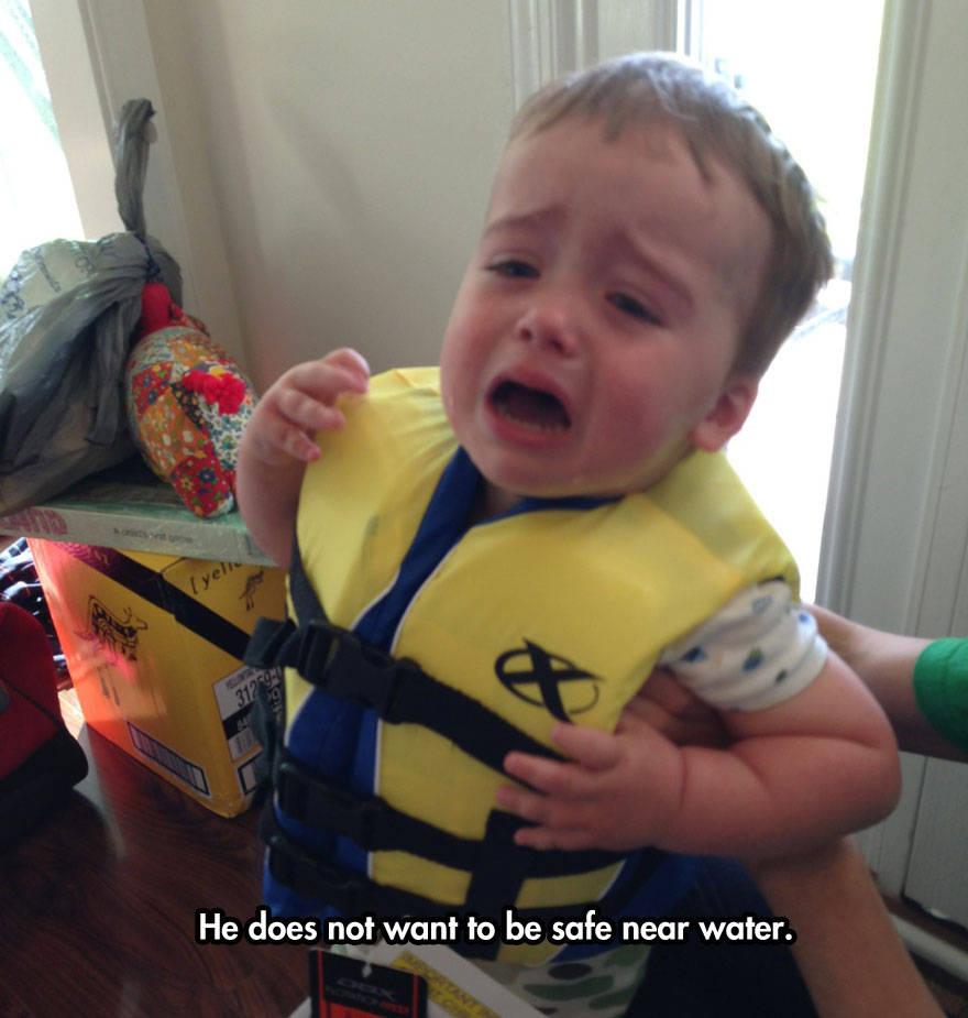 16 Hilarious Photos Of Kids Losing It Over NOTHING Part 