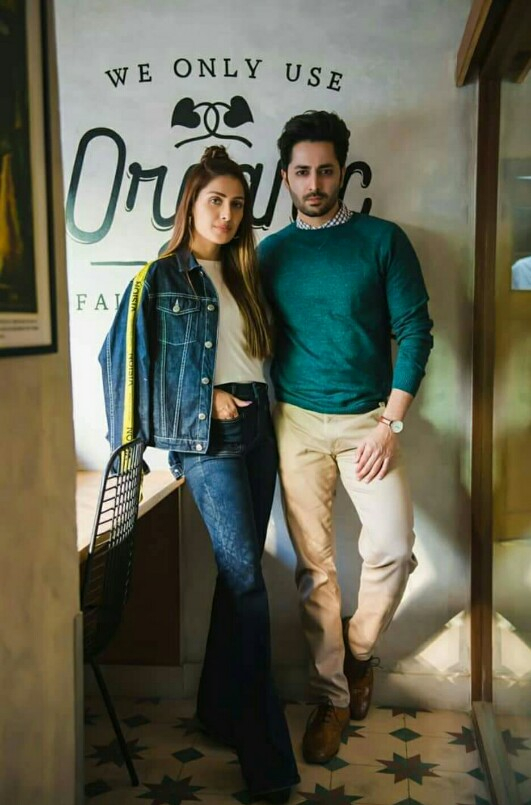 Danish Taimoor Celebrates Birthday With Family Reviewit pk